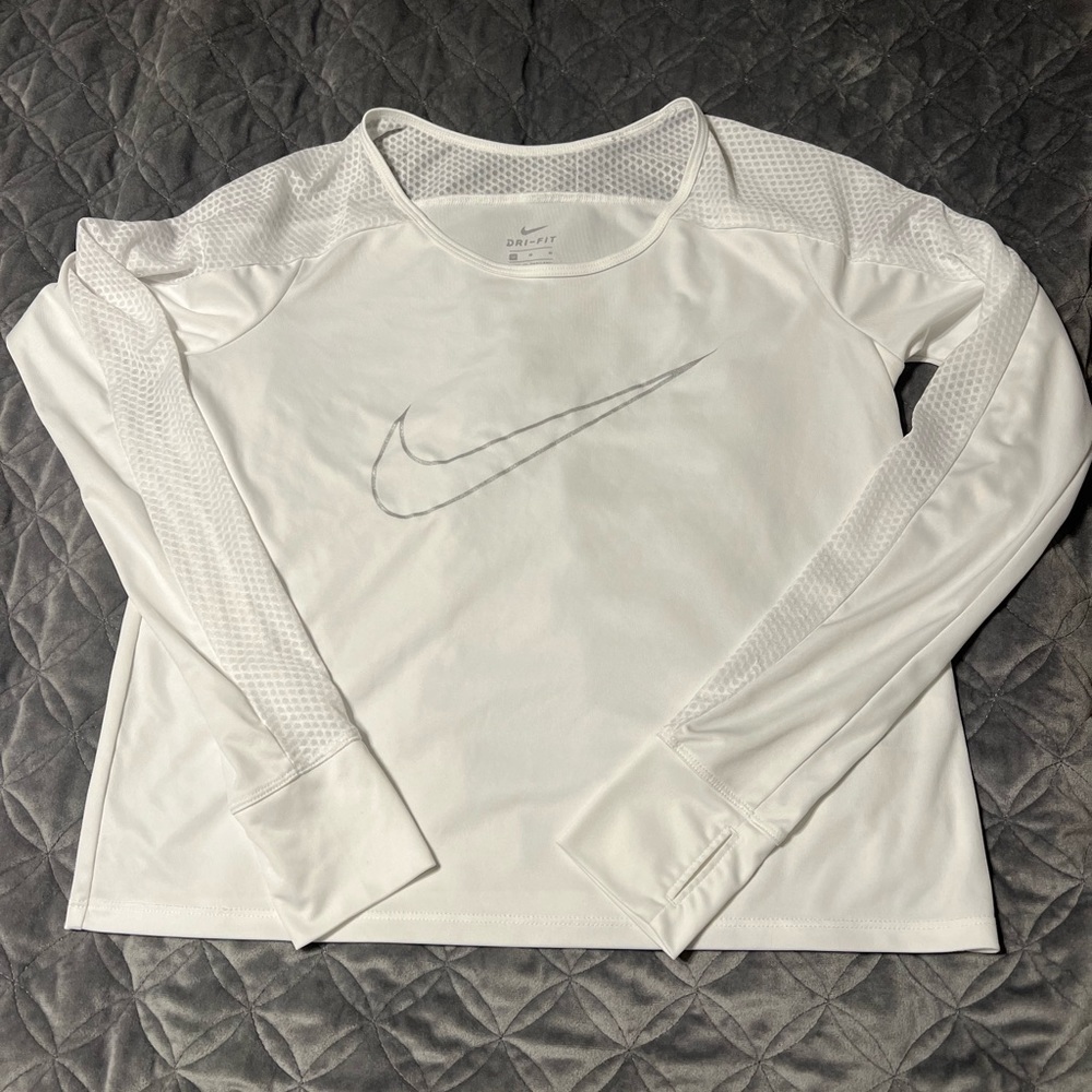 Nike long sleeve cropped shirt
